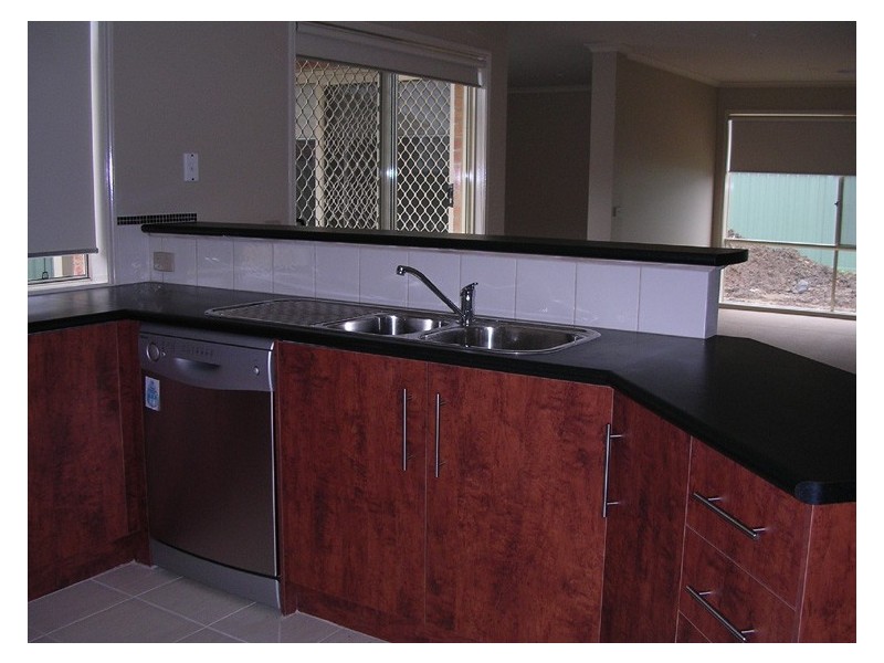 59 Faversham Avenue, Lake Gardens VIC 3355