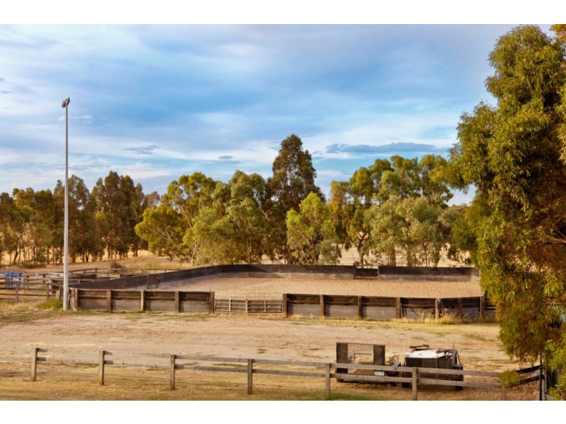 112 Blackmore Road, Sulky VIC 3352