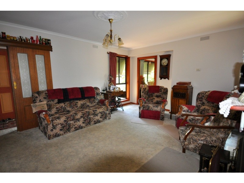 42 Melbourne Rd, Creswick VIC 3363