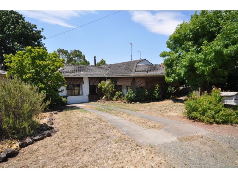42 Melbourne Rd, Creswick VIC 3363
