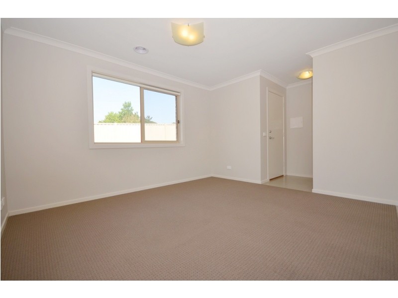 3/8 Gale Street, Canadian VIC 3350