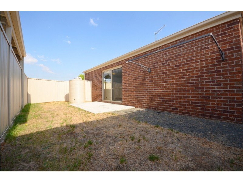 3/8 Gale Street, Canadian VIC 3350