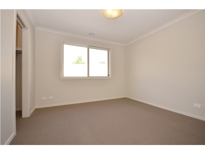 3/8 Gale Street, Canadian VIC 3350