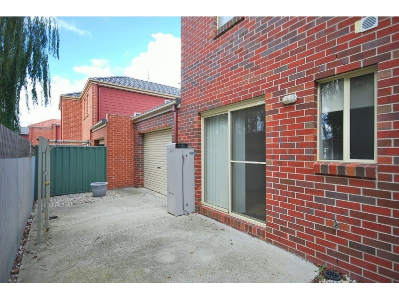 9 Domain Gardens, Sebastopol VIC 3356