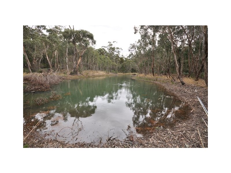 135 Lyons Road, Navigators VIC 3352