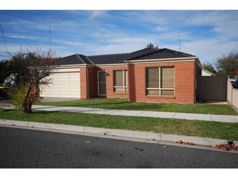 14a Oak Street, Wendouree VIC 3355