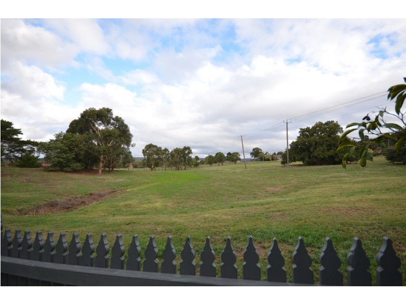 15 Leerama Court, Black Hill VIC 3350