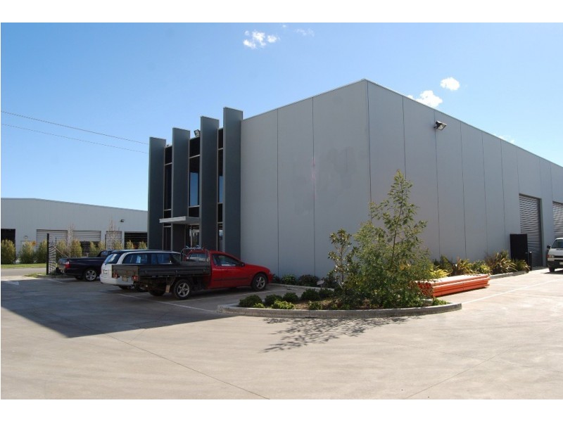 2/5 Caravan St, Wendouree VIC 3355