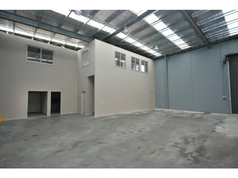 2/5 Caravan St, Wendouree VIC 3355