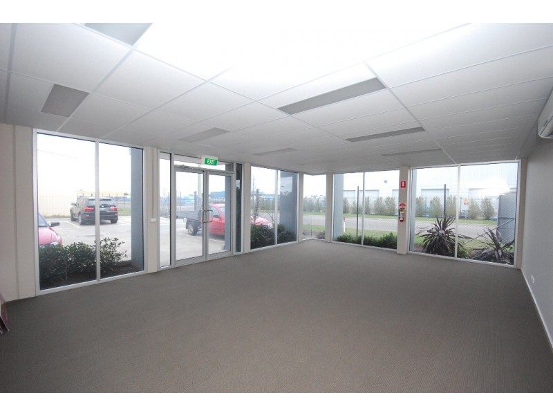 2/5 Caravan St, Wendouree VIC 3355