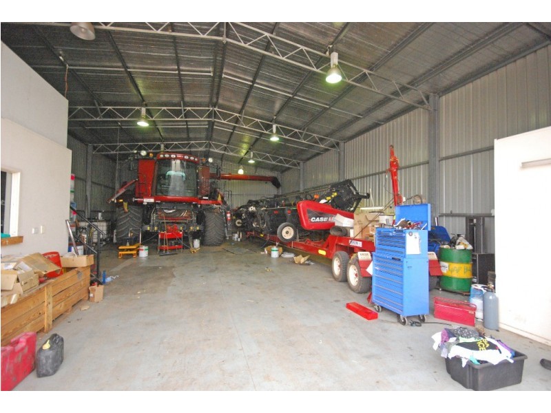 2/3 Grandlee Drive, Wendouree VIC 3355