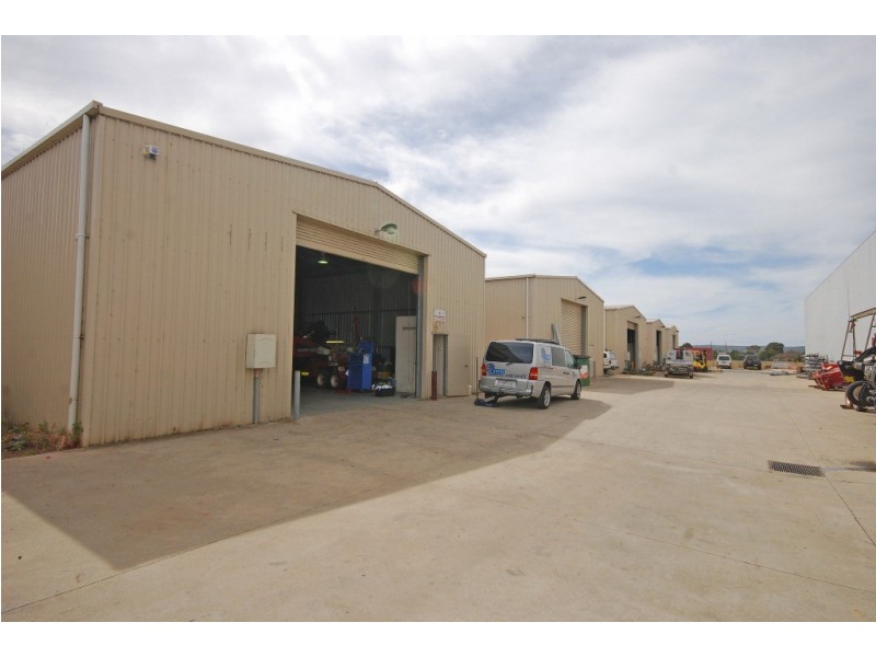 2/3 Grandlee Drive, Wendouree VIC 3355