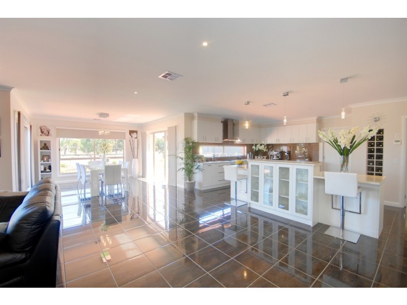 2 Olivemay Court, Bonshaw VIC 3356