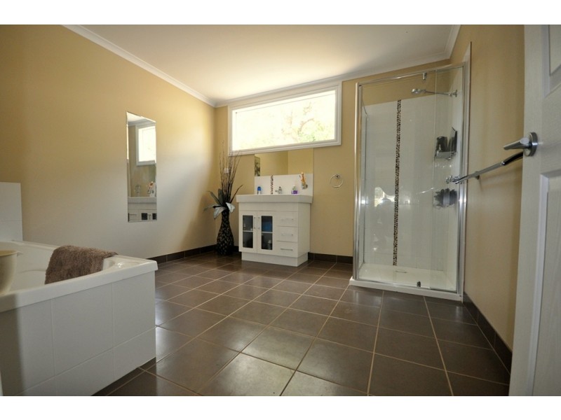 27 Angus Street, Clunes VIC 3370