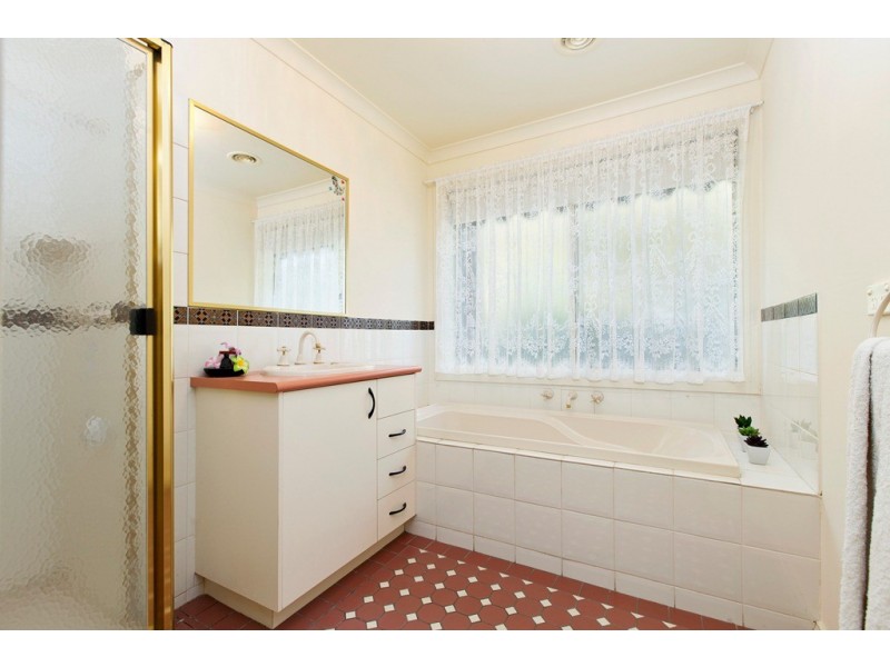 5 Timbertop Drive, Mount Helen VIC 3350