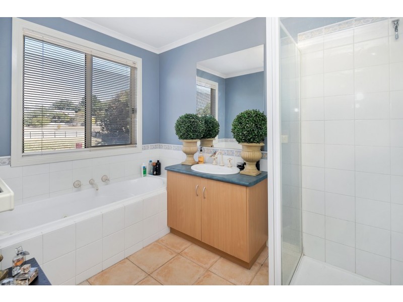 4/322 Clayton Street, Canadian VIC 3350