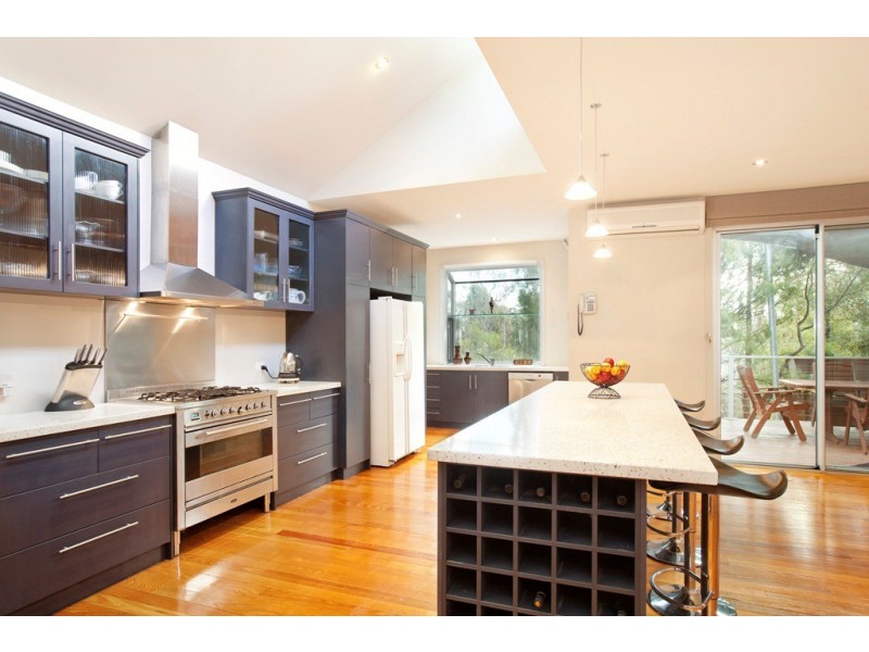 107 Moss Avenue, Mount Helen VIC 3350