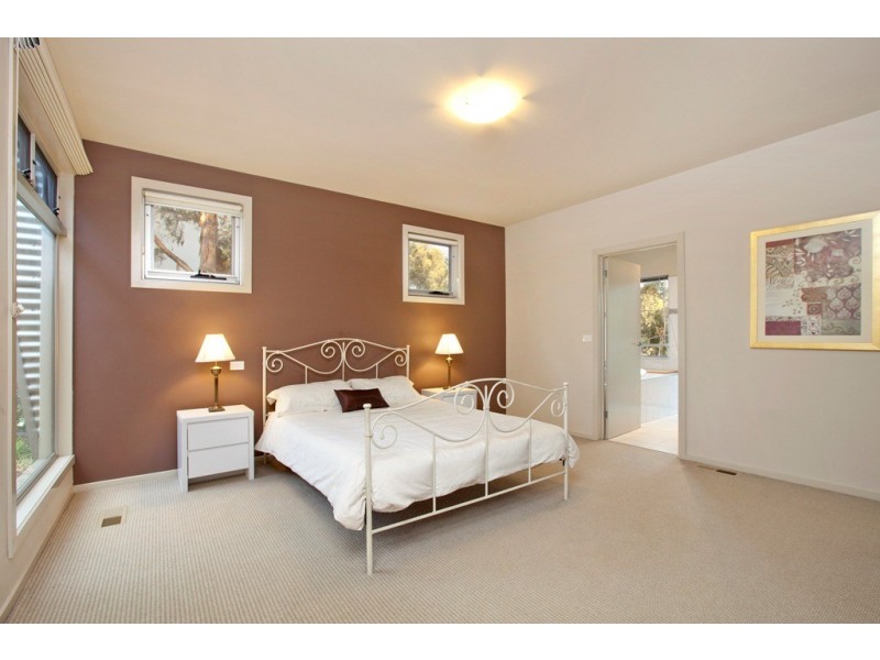 107 Moss Avenue, Mount Helen VIC 3350