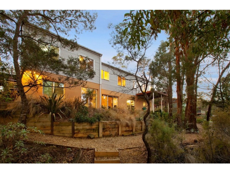 107 Moss Avenue, Mount Helen VIC 3350