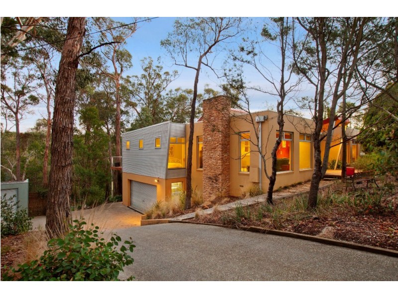 107 Moss Avenue, Mount Helen VIC 3350