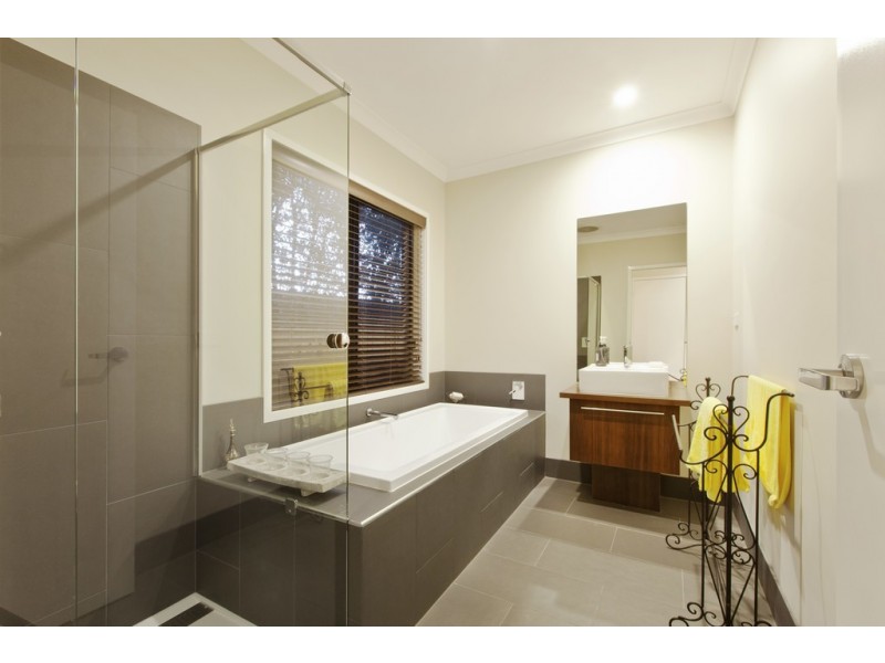 25 Howe Street, Miners Rest VIC 3352