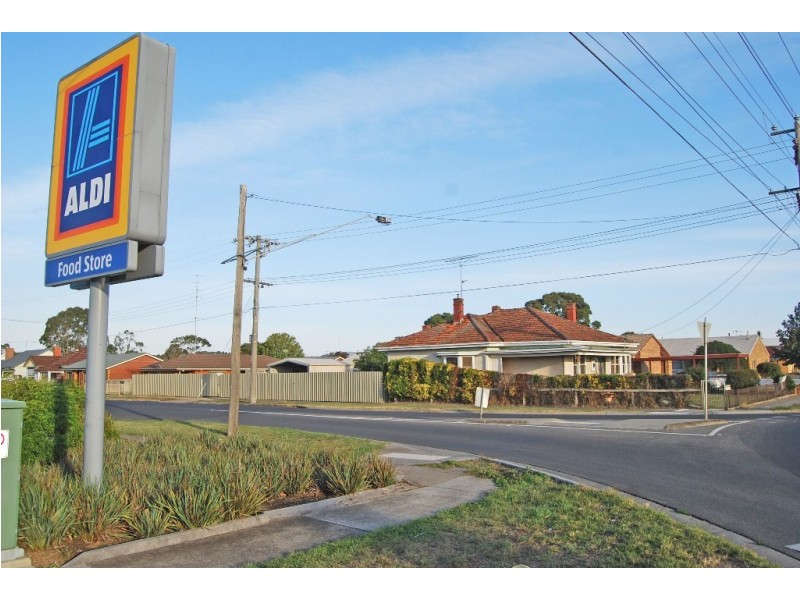 2A Sayle St, Sebastopol VIC 3356