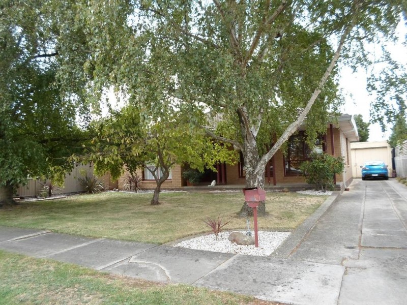 14 Elinand Street, Wendouree VIC 3355