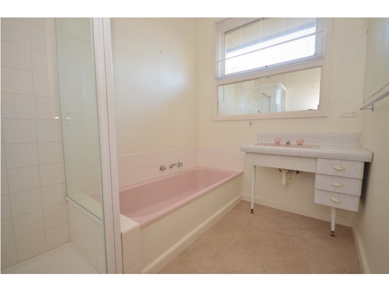 14 Elinand Street, Wendouree VIC 3355