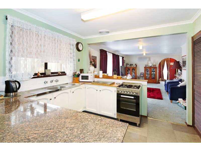 1 Appleby Drive, Cardigan Village VIC 3352