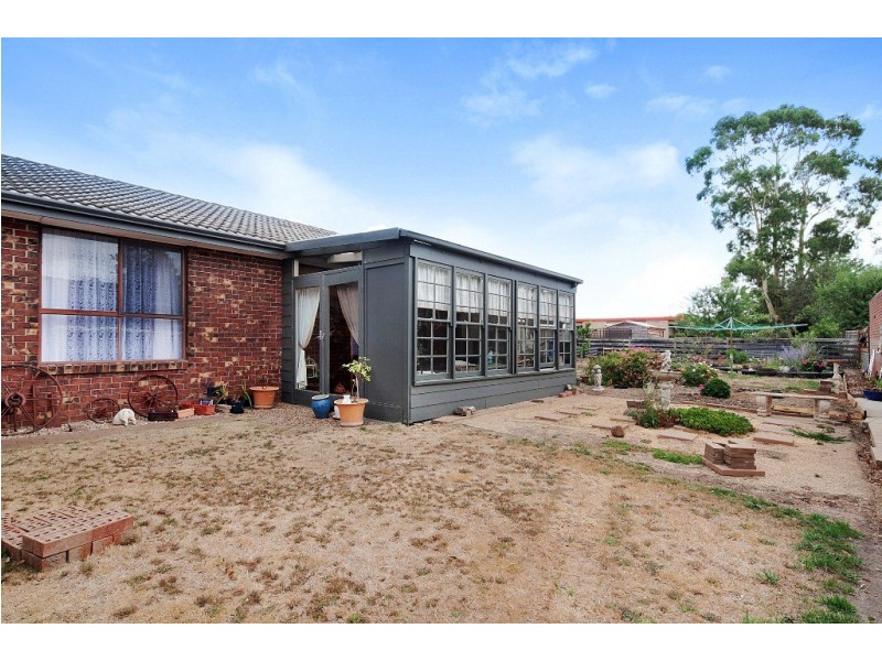 1 Appleby Drive, Cardigan Village VIC 3352