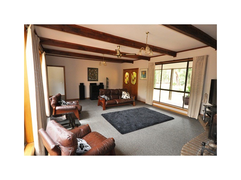 135 Lyons Rd, Navigators VIC 3352