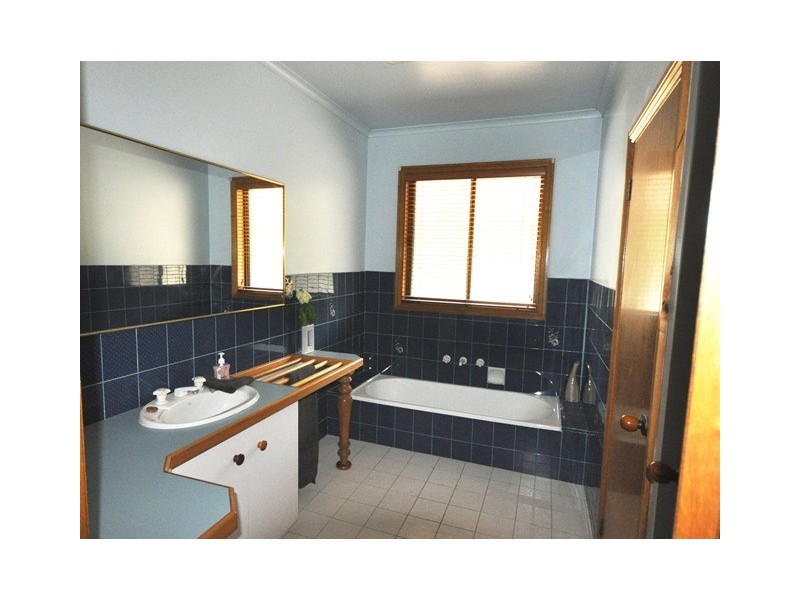 135 Lyons Rd, Navigators VIC 3352