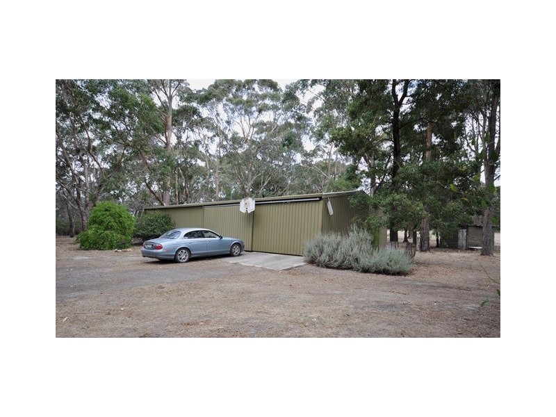 135 Lyons Rd, Navigators VIC 3352