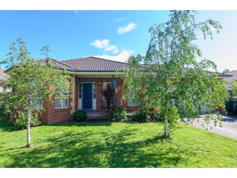 18 St Swindons Avenue, Lake Gardens VIC 3355