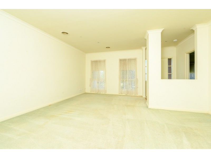 18 St Swindons Avenue, Lake Gardens VIC 3355