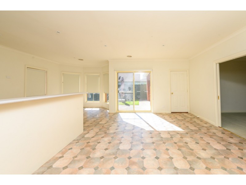 18 St Swindons Avenue, Lake Gardens VIC 3355