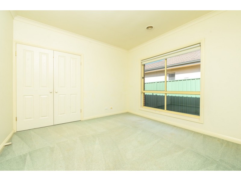 18 St Swindons Avenue, Lake Gardens VIC 3355