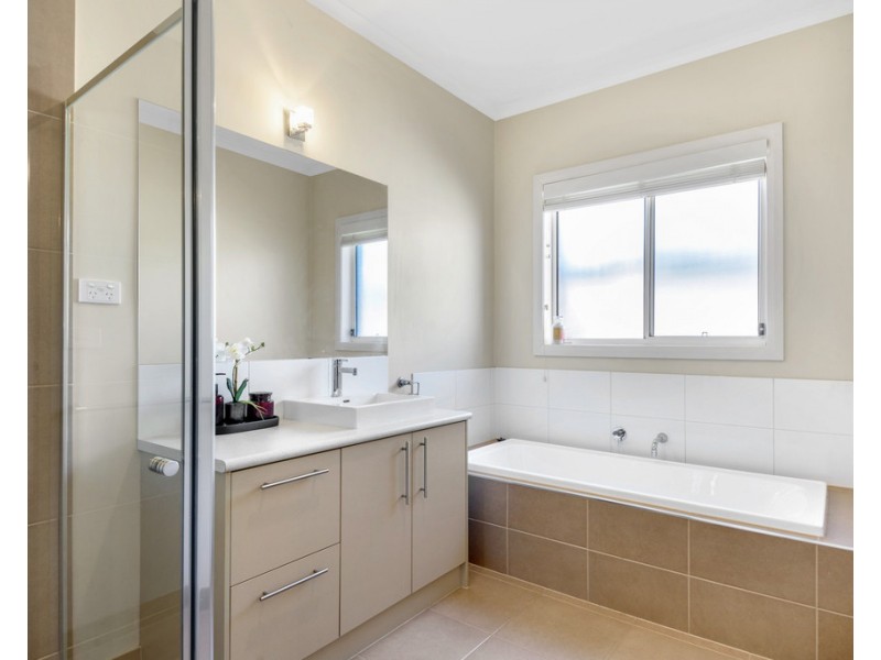 31 Canopy Avenue, Alfredton VIC 3350