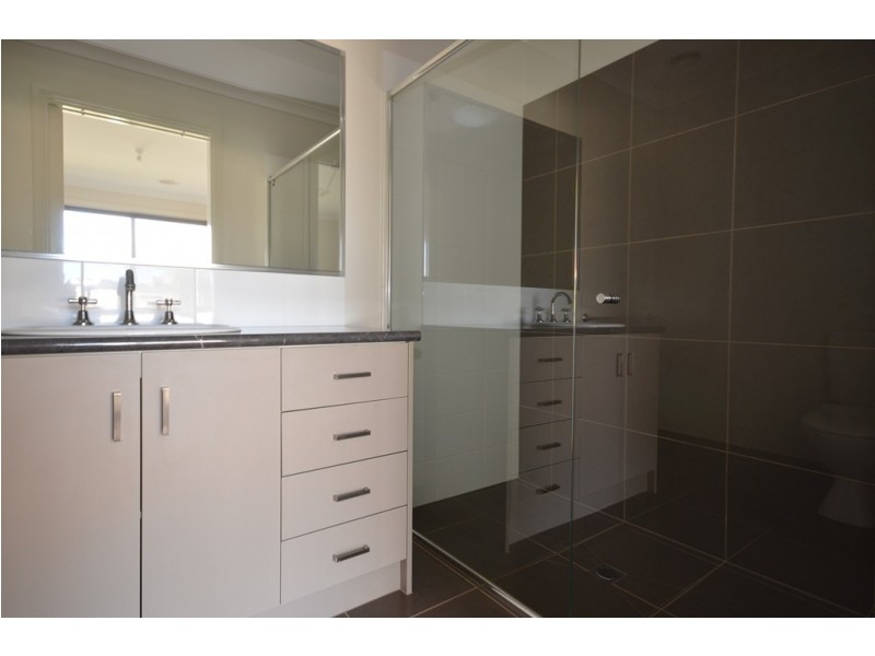 2 Harley Court, Mount Clear VIC 3350