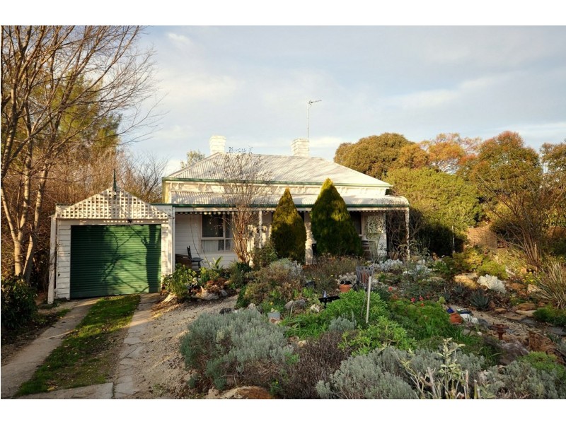 94 Barnett Street, Avoca VIC 3467