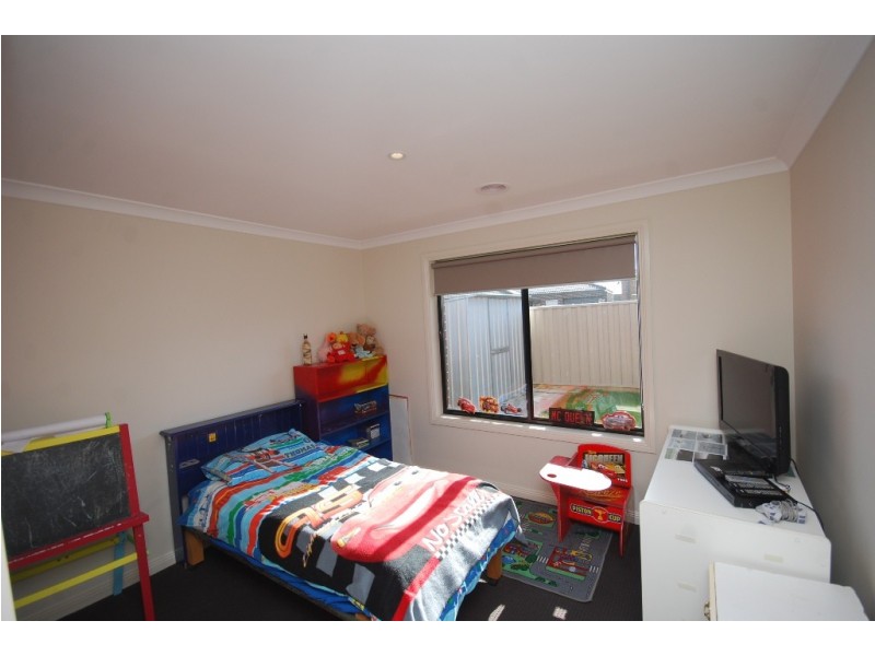 2/118 Birdwood Avenue, Sebastopol VIC 3356