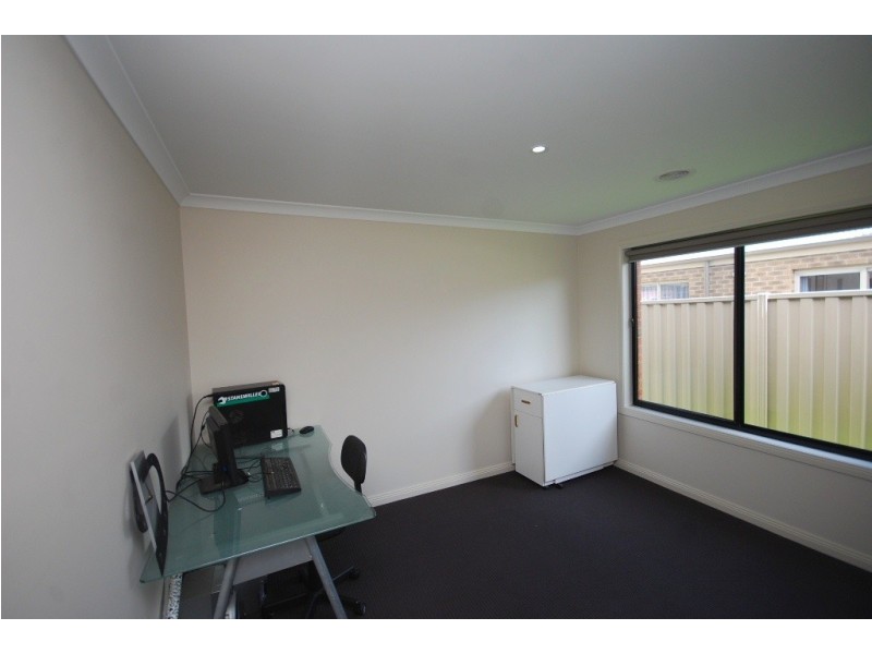 2/118 Birdwood Avenue, Sebastopol VIC 3356