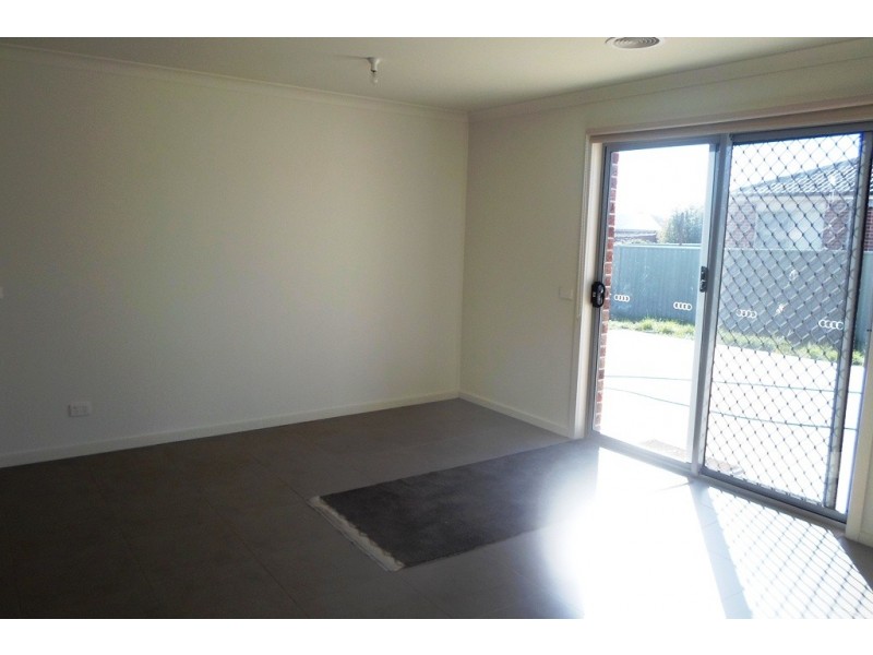 12 Lowry Crescent, Miners Rest VIC 3352