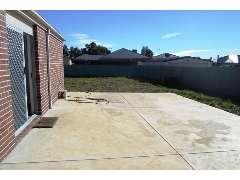12 Lowry Crescent, Miners Rest VIC 3352