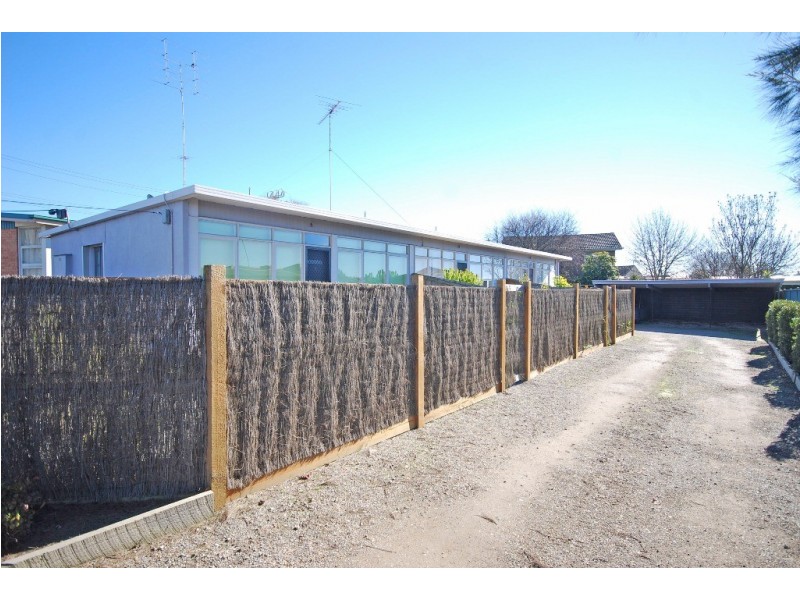 2/1046 Norman Street, Wendouree VIC 3355