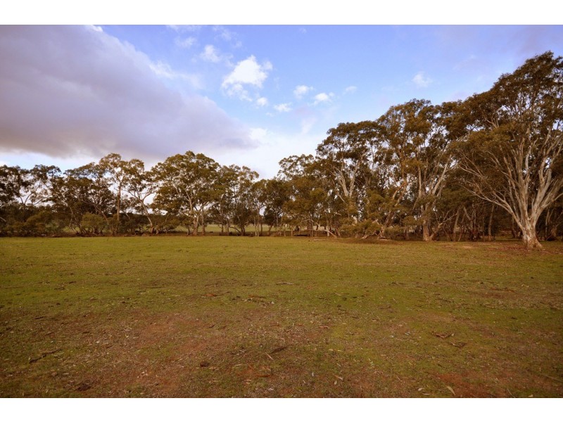 CA 1 Wolfs Lne, Avoca VIC 3467