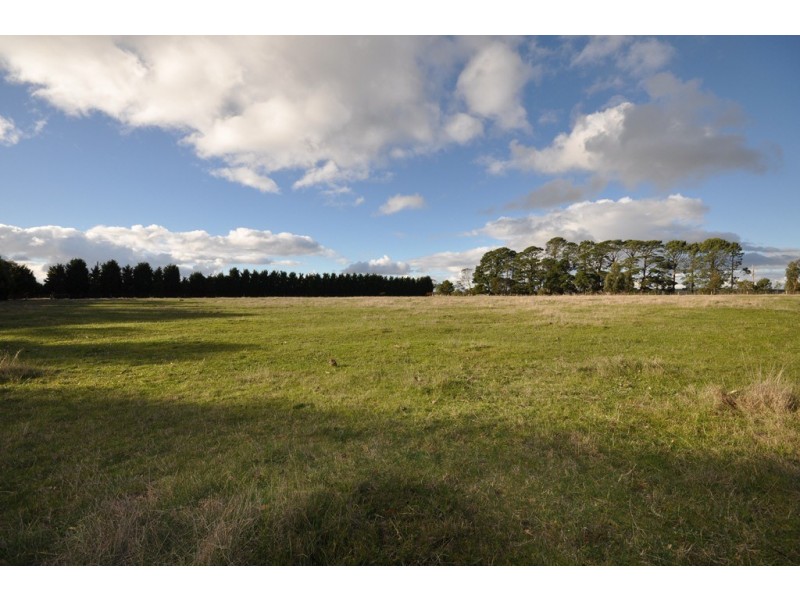 14 Camerons Ln, Beremboke VIC 3342