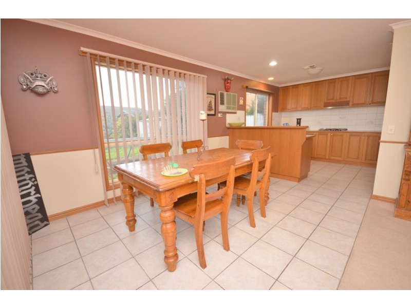 21 Tinworth Avenue, Mount Clear VIC 3350