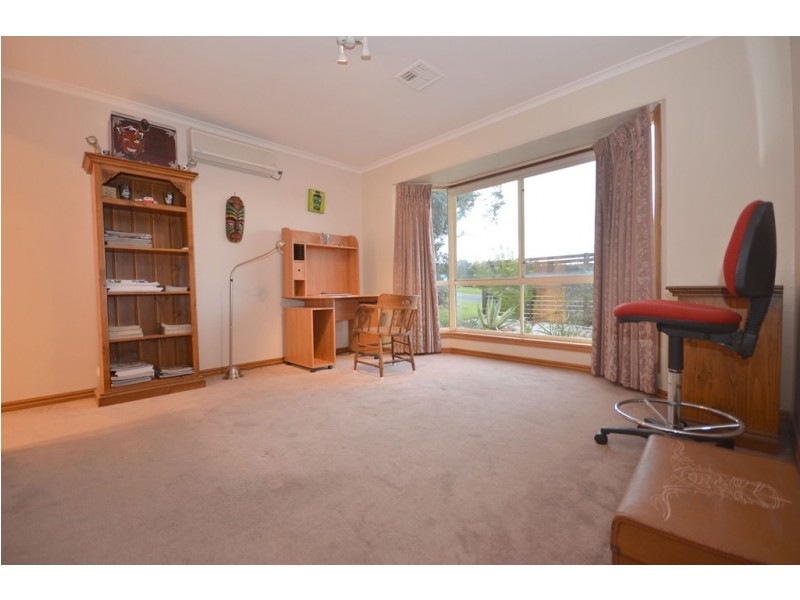 21 Tinworth Avenue, Mount Clear VIC 3350