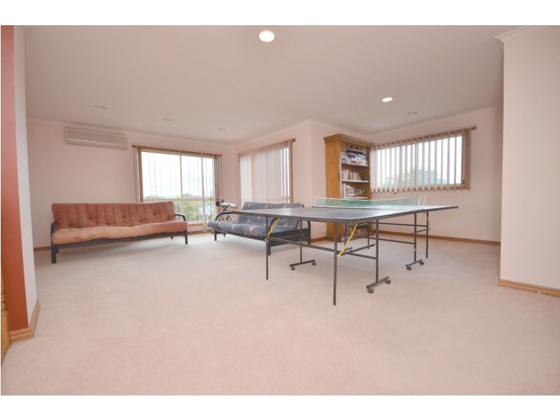 21 Tinworth Avenue, Mount Clear VIC 3350